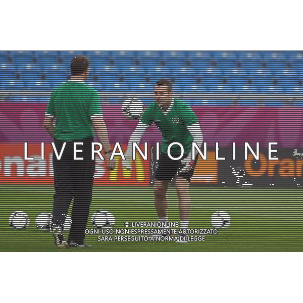 09.06.2012 POZNAN - STADION MIEJSKI ( POZNAN POLAND MUNICIPIAL STADIUM) PILKA NOZNA (FOOTBALL ) MISTRZOSTWA EUROPY W PILCE NOZNEJ UEFA EURO 2012 ( EUROPEAN CHAPIONSHIPS UEFA EURO 2012 ) GRUPA C ( POOL C ) TRENING REPREZENTACJI IRLANDIA( TRAINING TEAM REPUBLIC OF IRLAND ) NZ/: SHAY GIVEN FOTO JAKUB PIASECKI/CYFRASPORT/NEWSPIX.PL --- Newspix.pl AG ALDO LIVERANI S A S ONLY ITALY *** Local Caption *** www.newspix.pl mail us: info@newspix.pl call us: 0048 022 23 22 222 --- Polish Picture Agency by Ringier Axel Springer Poland