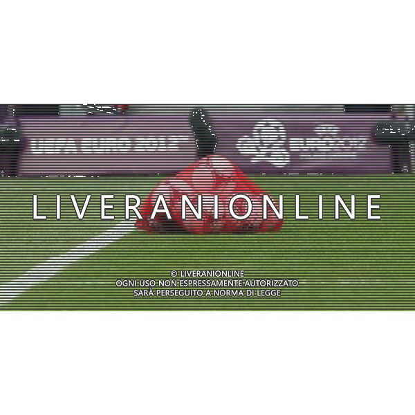 09.06.2012 POZNAN - STADION MIEJSKI ( POZNAN POLAND MUNICIPIAL STADIUM) PILKA NOZNA (FOOTBALL ) MISTRZOSTWA EUROPY W PILCE NOZNEJ UEFA EURO 2012 ( EUROPEAN CHAPIONSHIPS UEFA EURO 2012 ) GRUPA C ( POOL C ) TRENING REPREZENTACJI IRLANDIA( TRAINING TEAM REPUBLIC OF IRLAND ) NZ/: OFICJALNA PILKA EURO ADIDAS TANGO 12 FOTO JAKUB PIASECKI/CYFRASPORT/NEWSPIX.PL --- Newspix.pl AG ALDO LIVERANI S A S ONLY ITALY *** Local Caption *** www.newspix.pl mail us: info@newspix.pl call us: 0048 022 23 22 222 --- Polish Picture Agency by Ringier Axel Springer Poland