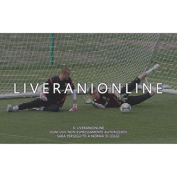 09.06.2012, Poznan, MISTRZOSTWA EUROPY W PILCE NOZNEJ UEFA EURO 2012 TRENING REPREZENTACJI POLSKI / POLISH TRAINING SESSION , N Z GRZEGORZ SANDOMIERSKI , WOJCIECH SZCZESNY , FOT. ADAM JASTRZEBOWSKI / NEWSPIX.PL --- Newspix.pl AG ALDO LIVERANI S A S ONLY ITALY *** Local Caption *** www.newspix.pl mail us: info@newspix.pl call us: 0048 022 23 22 222 --- Polish Picture Agency by Ringier Axel Springer Poland