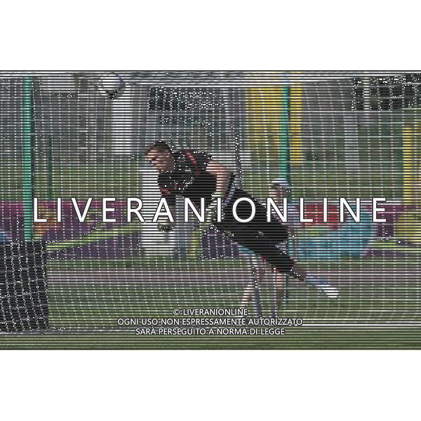 09.06.2012, WARSZAWA , MISTRZOSTWA EUROPY W PILCE NOZNEJ UEFA EURO 2012 TRENING REPREZENTACJI POLSKI / POLISH TRAINING SESSION , N Z WOJCIECH SZCZESNY , FOT. ADAM JASTRZEBOWSKI / NEWSPIX.PL --- Newspix.pl AG ALDO LIVERANI S A S ONLY ITALY *** Local Caption *** www.newspix.pl mail us: info@newspix.pl call us: 0048 022 23 22 222 --- Polish Picture Agency by Ringier Axel Springer Poland