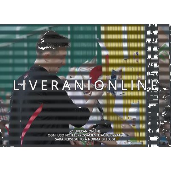 09.06.2012, WARSZAWA , MISTRZOSTWA EUROPY W PILCE NOZNEJ UEFA EURO 2012 TRENING REPREZENTACJI POLSKI / POLISH TRAINING SESSION , N Z PRZEMYSLAW TYTON , AUTOGRAFY , KIBICE , FOT. ADAM JASTRZEBOWSKI / NEWSPIX.PL --- Newspix.pl AG ALDO LIVERANI S A S ONLY ITALY *** Local Caption *** www.newspix.pl mail us: info@newspix.pl call us: 0048 022 23 22 222 --- Polish Picture Agency by Ringier Axel Springer Poland