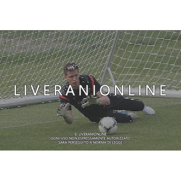 05.06.2012 WARSZAWA - KONWIKTORSKA STADION POLONII (WARSAW POLAND) ) MISTRZOSTWA EUROPY W PILCE NOZNEJ UEFA EURO 2012 ( EUROPEAN CHAMPIONSHIPS UEFA EURO 2012 ) PILKA NOZNA REPREZENTACJA POLSKI TRENING REPREZENTACJI POLSKI NZ WOJCIECH SZCZESNY FOTO MATEUSZ TRZUSKOWSKI/CYFRASPORT/NEWSPIX.PL --- Newspix.pl AG ALDO LIVERANI S A S ONLY ITALY *** Local Caption *** www.newspix.pl mail us: info@newspix.pl call us: 0048 022 23 22 222 --- Polish Picture Agency by Ringier Axel Springer Poland