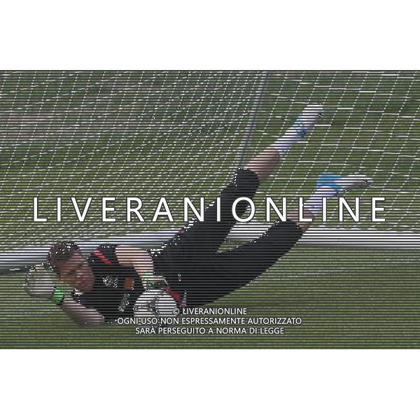 05.06.2012 WARSZAWA - KONWIKTORSKA STADION POLONII (WARSAW POLAND) ) MISTRZOSTWA EUROPY W PILCE NOZNEJ UEFA EURO 2012 ( EUROPEAN CHAMPIONSHIPS UEFA EURO 2012 ) PILKA NOZNA REPREZENTACJA POLSKI TRENING REPREZENTACJI POLSKI NZ WOJCIECH SZCZESNY FOTO MATEUSZ TRZUSKOWSKI/CYFRASPORT/NEWSPIX.PL --- Newspix.pl AG ALDO LIVERANI S A S ONLY ITALY *** Local Caption *** www.newspix.pl mail us: info@newspix.pl call us: 0048 022 23 22 222 --- Polish Picture Agency by Ringier Axel Springer Poland