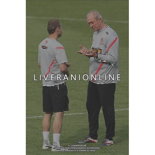 05.06.2012 WARSZAWA - KONWIKTORSKA STADION POLONII (WARSAW POLAND) ) MISTRZOSTWA EUROPY W PILCE NOZNEJ UEFA EURO 2012 ( EUROPEAN CHAMPIONSHIPS UEFA EURO 2012 ) PILKA NOZNA REPREZENTACJA POLSKI TRENING REPREZENTACJI POLSKI NZ TOMASZ FRANKOWSKI (L) TRENER COACH FRANCISZEK SMUDA (P) FOTO MATEUSZ TRZUSKOWSKI/CYFRASPORT/NEWSPIX.PL --- Newspix.pl AG ALDO LIVERANI S A S ONLY ITALY *** Local Caption *** www.newspix.pl mail us: info@newspix.pl call us: 0048 022 23 22 222 --- Polish Picture Agency by Ringier Axel Springer Poland