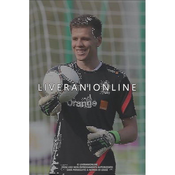 05.06.2012 WARSZAWA - KONWIKTORSKA STADION POLONII (WARSAW POLAND) ) MISTRZOSTWA EUROPY W PILCE NOZNEJ UEFA EURO 2012 ( EUROPEAN CHAMPIONSHIPS UEFA EURO 2012 ) PILKA NOZNA REPREZENTACJA POLSKI TRENING REPREZENTACJI POLSKI NZ WOJCIECH SZCZESNY FOTO MATEUSZ TRZUSKOWSKI/CYFRASPORT/NEWSPIX.PL --- Newspix.pl AG ALDO LIVERANI S A S ONLY ITALY *** Local Caption *** www.newspix.pl mail us: info@newspix.pl call us: 0048 022 23 22 222 --- Polish Picture Agency by Ringier Axel Springer Poland