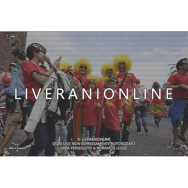 Gdansk 10.06.2012 n z Hiszpanscy kibice na ulicach starego miasta w Gdansku kilka godzin przed meczem fot Michal Fludra / newspix.pl Spanish football fans with painted faces and national flags --- Newspix.pl AG ALDO LIVERANI S A S ONLY ITALY *** Local Caption *** www.newspix.pl mail us: info@newspix.pl call us: 0048 022 23 22 222 --- Polish Picture Agency by Ringier Axel Springer Poland