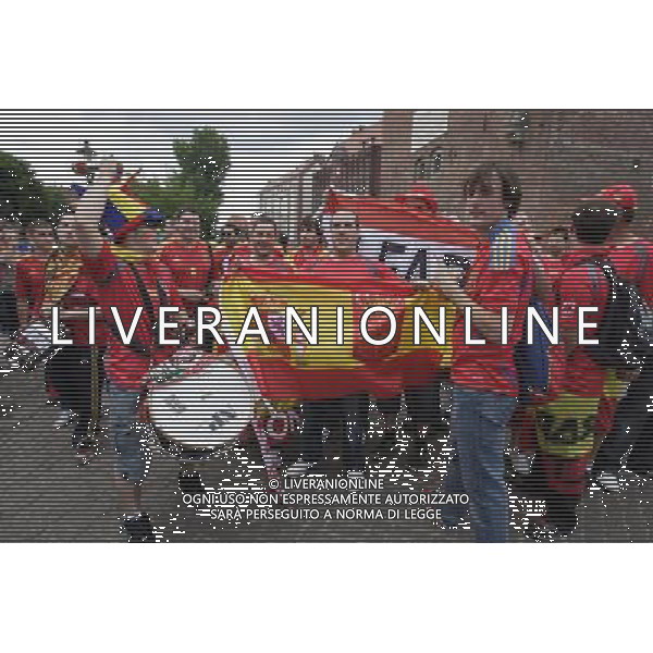 Gdansk 10.06.2012 n z Hiszpanscy kibice na ulicach starego miasta w Gdansku kilka godzin przed meczem fot Michal Fludra / newspix.pl Spanish football fans with painted faces and national flags --- Newspix.pl AG ALDO LIVERANI S A S ONLY ITALY *** Local Caption *** www.newspix.pl mail us: info@newspix.pl call us: 0048 022 23 22 222 --- Polish Picture Agency by Ringier Axel Springer Poland