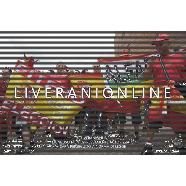 Gdansk 10.06.2012 n z Hiszpanscy kibice na ulicach starego miasta w Gdansku kilka godzin przed meczem fot Michal Fludra / newspix.pl Spanish football fans with painted faces and national flags --- Newspix.pl AG ALDO LIVERANI S A S ONLY ITALY *** Local Caption *** www.newspix.pl mail us: info@newspix.pl call us: 0048 022 23 22 222 --- Polish Picture Agency by Ringier Axel Springer Poland