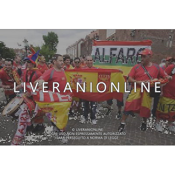 Gdansk 10.06.2012 n z Hiszpanscy kibice na ulicach starego miasta w Gdansku kilka godzin przed meczem fot Michal Fludra / newspix.pl Spanish football fans with painted faces and national flags --- Newspix.pl AG ALDO LIVERANI S A S ONLY ITALY *** Local Caption *** www.newspix.pl mail us: info@newspix.pl call us: 0048 022 23 22 222 --- Polish Picture Agency by Ringier Axel Springer Poland