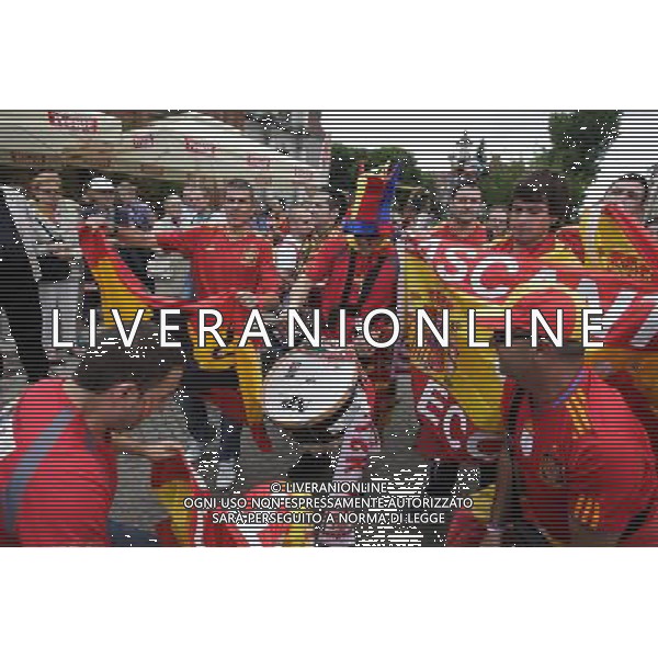 Gdansk 10.06.2012 n z Hiszpanscy kibice na ulicach starego miasta w Gdansku kilka godzin przed meczem fot Michal Fludra / newspix.pl Spanish football fans with painted faces and national flags --- Newspix.pl AG ALDO LIVERANI S A S ONLY ITALY *** Local Caption *** www.newspix.pl mail us: info@newspix.pl call us: 0048 022 23 22 222 --- Polish Picture Agency by Ringier Axel Springer Poland