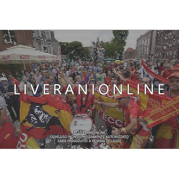 Gdansk 10.06.2012 n z Hiszpanscy kibice na ulicach starego miasta w Gdansku kilka godzin przed meczem fot Michal Fludra / newspix.pl Spanish football fans with painted faces and national flags --- Newspix.pl AG ALDO LIVERANI S A S ONLY ITALY *** Local Caption *** www.newspix.pl mail us: info@newspix.pl call us: 0048 022 23 22 222 --- Polish Picture Agency by Ringier Axel Springer Poland