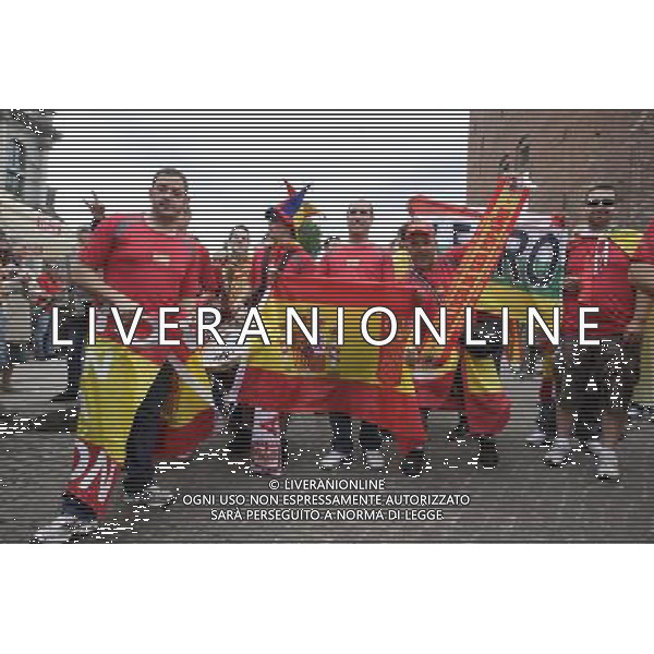 Gdansk 10.06.2012 n z Hiszpanscy kibice na ulicach starego miasta w Gdansku kilka godzin przed meczem fot Michal Fludra / newspix.pl Spanish football fans with painted faces and national flags --- Newspix.pl AG ALDO LIVERANI S A S ONLY ITALY *** Local Caption *** www.newspix.pl mail us: info@newspix.pl call us: 0048 022 23 22 222 --- Polish Picture Agency by Ringier Axel Springer Poland