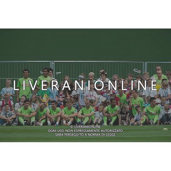 10.06.2012. OPALENICA, CENTRUM POBYTOWE. (UEFA EURO 2012 POLAND UKRAINE) MISTRZOSTWA EUROPY W PILCE NOZNEJ. TRENING OTWARTY REPREZENTACJI PORTUGALII (TRAINING OF PORTUGAL NATIONAL TEAM). NZ/ WIDOK ZAWODNICY POZUJA DO ZDJECIA Z DZIECMI FOT. JAKUB KACZMARCZYK / PRESSFOCUS NEWSPIXPL --- Newspix.pl AG ALDO LIVERANI S A S ONLY ITALY *** Local Caption *** www.newspix.pl mail us: info@newspix.pl call us: 0048 022 23 22 222 --- Polish Picture Agency by Ringier Axel Springer Poland