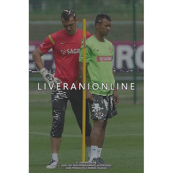 10.06.2012. OPALENICA, CENTRUM POBYTOWE. (UEFA EURO 2012 POLAND UKRAINE) MISTRZOSTWA EUROPY W PILCE NOZNEJ. TRENING OTWARTY REPREZENTACJI PORTUGALII (TRAINING OF PORTUGAL NATIONAL TEAM). NZ/ EDUARDO , NANI FOT. JAKUB KACZMARCZYK / PRESSFOCUS NEWSPIXPL --- Newspix.pl AG ALDO LIVERANI S A S ONLY ITALY *** Local Caption *** www.newspix.pl mail us: info@newspix.pl call us: 0048 022 23 22 222 --- Polish Picture Agency by Ringier Axel Springer Poland