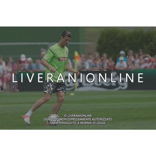 10.06.2012. OPALENICA, CENTRUM POBYTOWE. (UEFA EURO 2012 POLAND UKRAINE) MISTRZOSTWA EUROPY W PILCE NOZNEJ. TRENING OTWARTY REPREZENTACJI PORTUGALII (TRAINING OF PORTUGAL NATIONAL TEAM). NZ/ CRISTIANO RONALDO FOT. JAKUB KACZMARCZYK / PRESSFOCUS NEWSPIXPL --- Newspix.pl AG ALDO LIVERANI S A S ONLY ITALY *** Local Caption *** www.newspix.pl mail us: info@newspix.pl call us: 0048 022 23 22 222 --- Polish Picture Agency by Ringier Axel Springer Poland