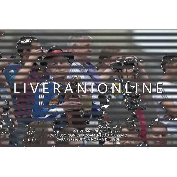 10.06.2012. OPALENICA, CENTRUM POBYTOWE. (UEFA EURO 2012 POLAND UKRAINE) MISTRZOSTWA EUROPY W PILCE NOZNEJ. TRENING OTWARTY REPREZENTACJI PORTUGALII (TRAINING OF PORTUGAL NATIONAL TEAM). NZ/ KIBICE WIDOK DUDY FOT. JAKUB KACZMARCZYK / PRESSFOCUS NEWSPIXPL --- Newspix.pl AG ALDO LIVERANI S A S ONLY ITALY *** Local Caption *** www.newspix.pl mail us: info@newspix.pl call us: 0048 022 23 22 222 --- Polish Picture Agency by Ringier Axel Springer Poland