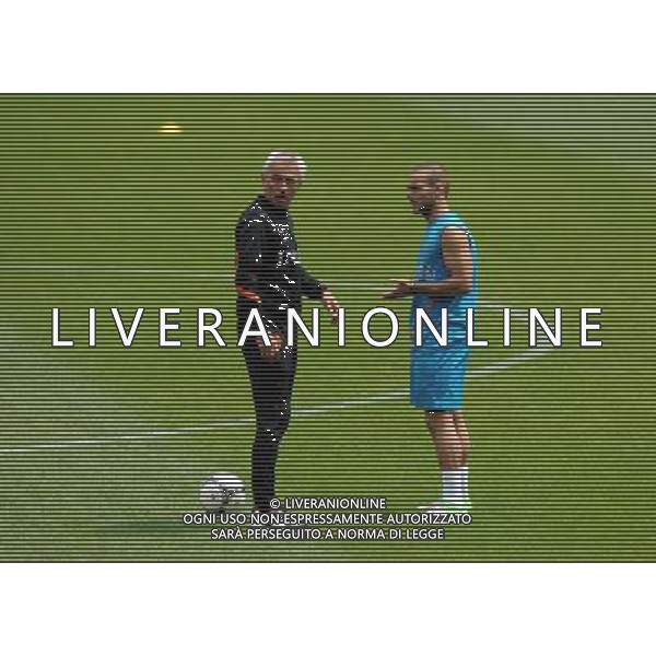 KRAKOW 10-06-2012 TRENING HOLANDIA NA STADIONIE WISLA KRAKOW NETHERLANDS NATIONAL FOOTBALL TEAM TREINING N/Z WESLEY SNEIJDER BERT VAN MARWIJK FOT MACIEJ GILLERT / NEWSPIX.PL --- Newspix.pl AG ALDO LIVERANI S A S ONLY ITALY *** Local Caption *** www.newspix.pl mail us: info@newspix.pl call us: 0048 022 23 22 222 --- Polish Picture Agency by Ringier Axel Springer Poland