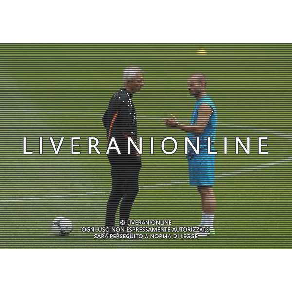 KRAKOW 10-06-2012 TRENING HOLANDIA NA STADIONIE WISLA KRAKOW NETHERLANDS NATIONAL FOOTBALL TEAM TREINING N/Z WESLEY SNEIJDER BERT VAN MARWIJK FOT MACIEJ GILLERT / NEWSPIX.PL --- Newspix.pl AG ALDO LIVERANI S A S ONLY ITALY *** Local Caption *** www.newspix.pl mail us: info@newspix.pl call us: 0048 022 23 22 222 --- Polish Picture Agency by Ringier Axel Springer Poland