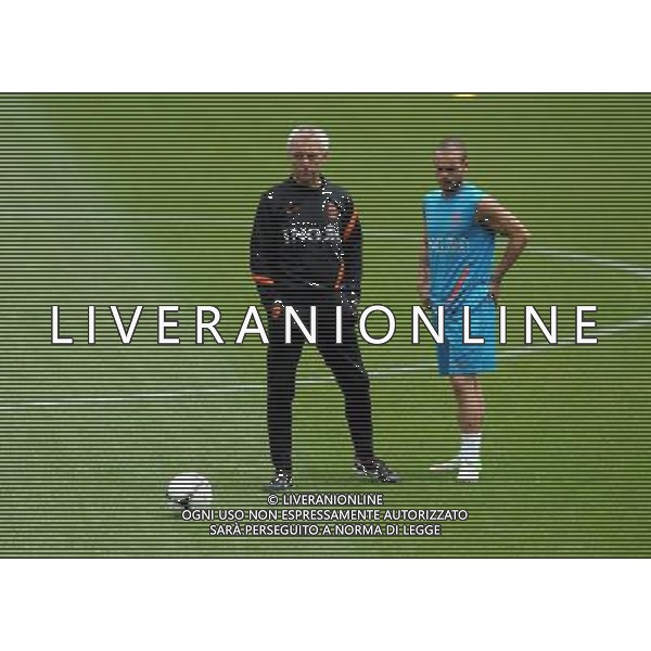 KRAKOW 10-06-2012 TRENING HOLANDIA NA STADIONIE WISLA KRAKOW NETHERLANDS NATIONAL FOOTBALL TEAM TREINING N/Z WESLEY SNEIJDER BERT VAN MARWIJK FOT MACIEJ GILLERT / NEWSPIX.PL --- Newspix.pl AG ALDO LIVERANI S A S ONLY ITALY *** Local Caption *** www.newspix.pl mail us: info@newspix.pl call us: 0048 022 23 22 222 --- Polish Picture Agency by Ringier Axel Springer Poland
