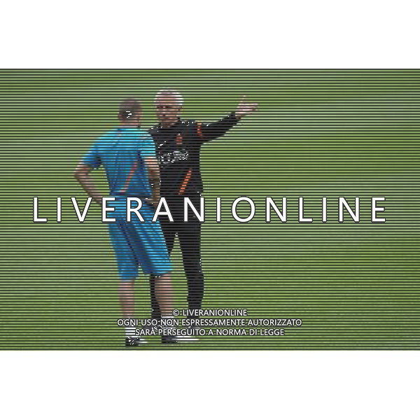 KRAKOW 10-06-2012 TRENING HOLANDIA NA STADIONIE WISLA KRAKOW NETHERLANDS NATIONAL FOOTBALL TEAM TREINING N/Z WESLEY SNEIJDER BERT VAN MARWIJK FOT MACIEJ GILLERT / NEWSPIX.PL --- Newspix.pl AG ALDO LIVERANI S A S ONLY ITALY *** Local Caption *** www.newspix.pl mail us: info@newspix.pl call us: 0048 022 23 22 222 --- Polish Picture Agency by Ringier Axel Springer Poland
