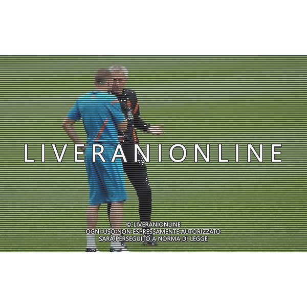 KRAKOW 10-06-2012 TRENING HOLANDIA NA STADIONIE WISLA KRAKOW NETHERLANDS NATIONAL FOOTBALL TEAM TREINING N/Z WESLEY SNEIJDER BERT VAN MARWIJK FOT MACIEJ GILLERT / NEWSPIX.PL --- Newspix.pl AG ALDO LIVERANI S A S ONLY ITALY *** Local Caption *** www.newspix.pl mail us: info@newspix.pl call us: 0048 022 23 22 222 --- Polish Picture Agency by Ringier Axel Springer Poland