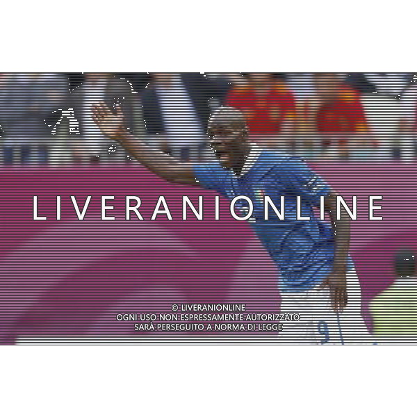 GDANSK 10/06/2012 ARENA GDANSK EURO 2012 PILKA NOZNA MECZ HISZPANIA WLOCHY FOOTBALL EURO 2012 MATCH SPAIN ITALY N/Z (L) MARIO BALOTELLI FOTO KAMIL KRASZEWSKI APPA/NEWSPIX.PL --- Newspix.pl AG ALDO LIVERANI S A S ONLY ITALY *** Local Caption *** www.newspix.pl mail us: info@newspix.pl call us: 0048 022 23 22 222 --- Polish Picture Agency by Ringier Axel Springer Poland