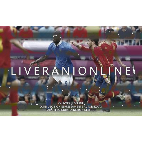 GDANSK 10/06/2012 ARENA GDANSK EURO 2012 PILKA NOZNA MECZ HISZPANIA WLOCHY FOOTBALL EURO 2012 MATCH SPAIN ITALY N/Z (L) MARIO BALOTELLI SERGIO RAMOS FOTO KAMIL KRASZEWSKI APPA/NEWSPIX.PL --- Newspix.pl AG ALDO LIVERANI S A S ONLY ITALY *** Local Caption *** www.newspix.pl mail us: info@newspix.pl call us: 0048 022 23 22 222 --- Polish Picture Agency by Ringier Axel Springer Poland