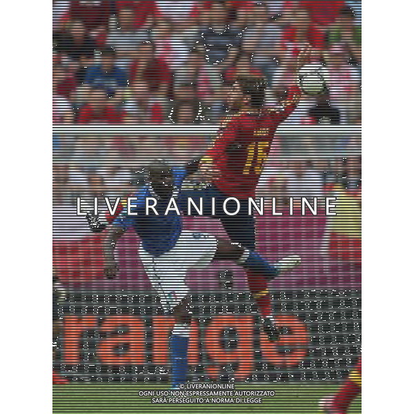 10.06.2012, GDANSK , MISTRZOSTWA EUROPY W PILCE NOZNEJ UEFA EURO 2012 SPAIN VS ITALIA HISZPANIA VS WLOCHY , N Z SERGIO RAMOS (ESP) , MARIO BALOTELLI (ITA) , FOT. ADAM JASTRZEBOWSKI / NEWSPIX.PL --- Newspix.pl /Agenzia Aldo Liverani Sas - ITALY ONLY : Spagna - Italia Campionati Europei UEFA 2012 Polonia/Ucraina Gruppo C Danzica (Polonia) 10/06/2012 *** Local Caption *** www.newspix.pl mail us: info@newspix.pl call us: 0048 022 23 22 222 --- Polish Picture Agency by Ringier Axel Springer Poland
