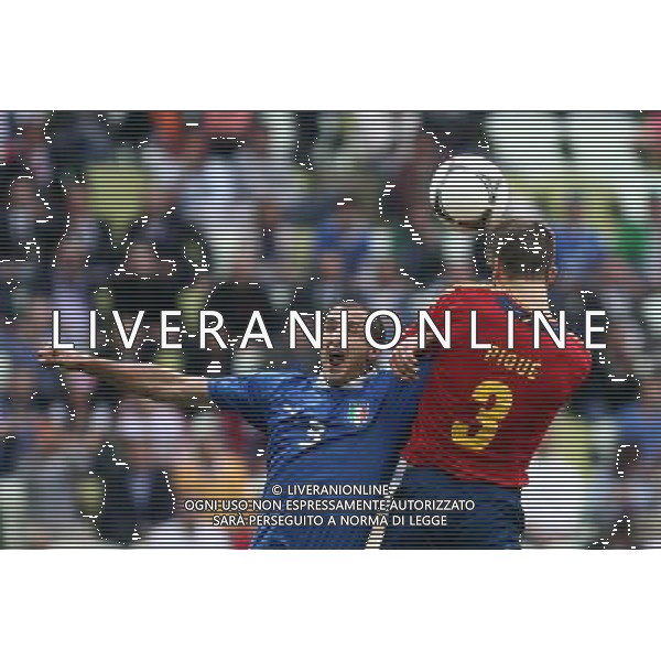 10.06.2012 - Gdansk , Poland . UEFA EURO 2012 . Mecz Hiszpania - Wlochy / match Spain - Italy . n/z. Giorgio Chellini (L) i Pique (P). Fot. Tomasz Wantula / EDYTOR.net/NEWSPIX.PL --- Newspix.pl /Agenzia Aldo Liverani Sas - ITALY ONLY : Spagna - Italia Campionati Europei UEFA 2012 Polonia/Ucraina Gruppo C Danzica (Polonia) 10/06/2012 *** Local Caption *** www.newspix.pl mail us: info@newspix.pl call us: 0048 022 23 22 222 --- Polish Picture Agency by Ringier Axel Springer Poland