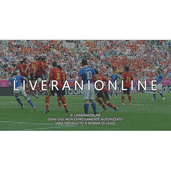 Campionati Europei UEFA 2012 Polonia/Ucraina Gruppo C Danzica (Polonia) - 10.06.2012 Spagna-Italia Nella Foto:punizione di pirlo parata da casillas /Ph.Vitez-Ag. Aldo Liverani