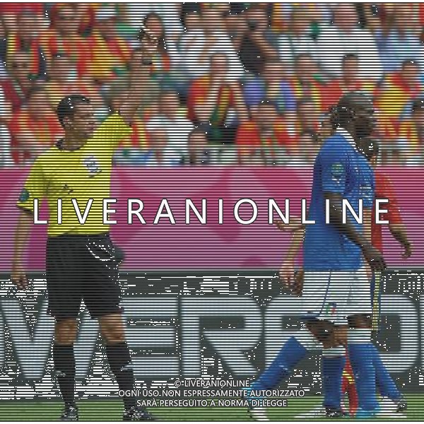 Campionati Europei UEFA 2012 Polonia/Ucraina Gruppo C Danzica (Polonia) - 10.06.2012 Spagna-Italia Nella Foto:balotelli ammonito /Ph.Vitez-Ag. Aldo Liverani