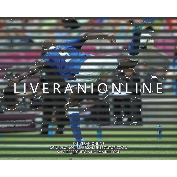 Campionati Europei UEFA 2012 Polonia/Ucraina Gruppo C Danzica (Polonia) - 10.06.2012 Spagna-Italia Nella Foto:balotelli stoppa la palla di tacco /Ph.Vitez-Ag. Aldo Liverani