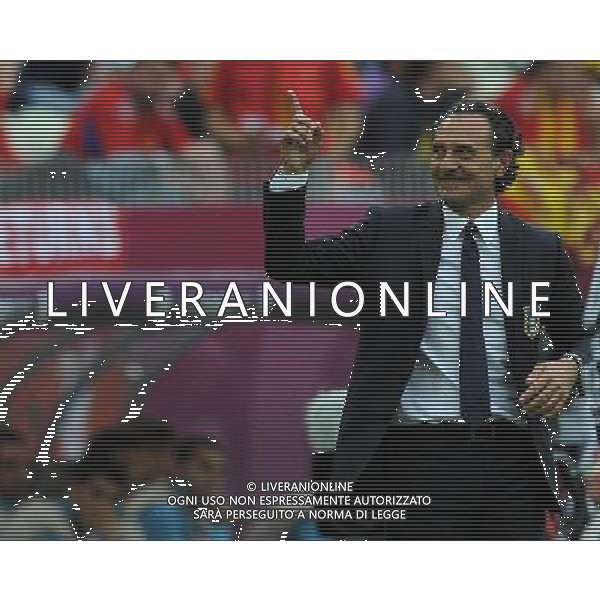 Campionati Europei UEFA 2012 Polonia/Ucraina Gruppo C Danzica (Polonia) - 10.06.2012 Spagna-Italia Nella Foto:prandelli esulta indicando la fidanzata al gol di dinatale /Ph.Vitez-Ag. Aldo Liverani