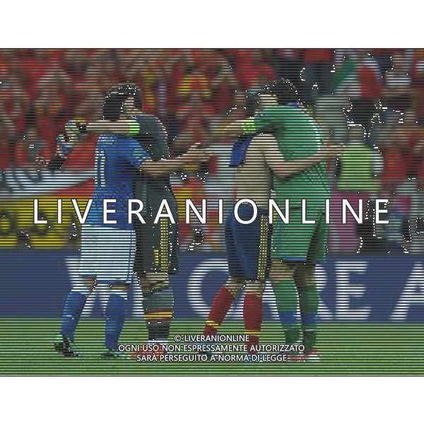 Campionati Europei UEFA 2012 Polonia/Ucraina Gruppo C Danzica (Polonia) - 10.06.2012 Spagna-Italia Nella Foto:buffon iniesta casillas di natale /Ph.Vitez-Ag. Aldo Liverani