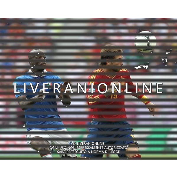 10.06.2012, GDANSK , MISTRZOSTWA EUROPY W PILCE NOZNEJ UEFA EURO 2012 SPAIN VS ITALY HISZPANIA VS WLOCHY , N Z SERGIO RAMOS (ESP) , MARIO BALOTELLI (ITA) , FOT. ADAM JASTRZEBOWSKI / NEWSPIX.PL --- Newspix.pl /Agenzia Aldo Liverani Sas - ITALY ONLY - Spagna-Italia Campionati Europei UEFA 2012 Polonia/Ucraina Gruppo C Danzica (Polonia) 10/06/2012 *** Local Caption *** www.newspix.pl mail us: info@newspix.pl call us: 0048 022 23 22 222 --- Polish Picture Agency by Ringier Axel Springer Poland