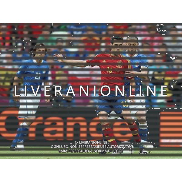 10.06.2012, GDANSK , MISTRZOSTWA EUROPY W PILCE NOZNEJ UEFA EURO 2012 SPAIN VS ITALY HISZPANIA VS WLOCHY , N Z SERGIO BUSQUETS (ESP) , THIAGO MOTTA (ITA) , FOT. ADAM JASTRZEBOWSKI / NEWSPIX.PL --- Newspix.pl /Agenzia Aldo Liverani Sas - ITALY ONLY - Spagna-Italia Campionati Europei UEFA 2012 Polonia/Ucraina Gruppo C Danzica (Polonia) 10/06/2012 *** Local Caption *** www.newspix.pl mail us: info@newspix.pl call us: 0048 022 23 22 222 --- Polish Picture Agency by Ringier Axel Springer Poland