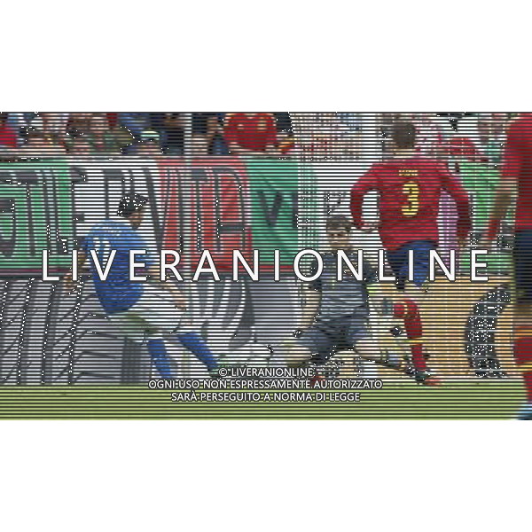 GDANSK 10/06/2012 ARENA GDANSK EURO 2012 PILKA NOZNA MECZ HISZPANIA WLOCHY FOOTBALL EURO 2012 MATCH SPAIN ITALY N/Z (L) ANTONIO DI NATALE IKER CASILLAS GOL BRAMKA FOTO KAMIL KRASZEWSKI APPA/NEWSPIX.PL --- Newspix.pl /Agenzia Aldo Liverani Sas - ITALY ONLY - Spagna-Italia Campionati Europei UEFA 2012 Polonia/Ucraina Gruppo C Danzica (Polonia) 10/06/2012 *** Local Caption *** www.newspix.pl mail us: info@newspix.pl call us: 0048 022 23 22 222 --- Polish Picture Agency by Ringier Axel Springer Poland