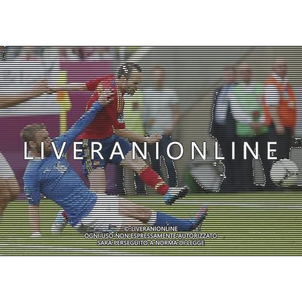 GDANSK 10/06/2012 ARENA GDANSK EURO 2012 PILKA NOZNA MECZ HISZPANIA WLOCHY FOOTBALL EURO 2012 MATCH SPAIN ITALY N/Z (L) DANIELE DE ROSSI ANDRES INIESTA FOTO KAMIL KRASZEWSKI APPA/NEWSPIX.PL --- Newspix.pl /Agenzia Aldo Liverani Sas - ITALY ONLY - Spagna-Italia Campionati Europei UEFA 2012 Polonia/Ucraina Gruppo C Danzica (Polonia) 10/06/2012 *** Local Caption *** www.newspix.pl mail us: info@newspix.pl call us: 0048 022 23 22 222 --- Polish Picture Agency by Ringier Axel Springer Poland