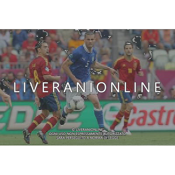 10.06.2012 GDANSK - ARENA GDANSK ( GDANSK POLAND ARENA GDANSK STADIUM STADIUM) PILKA NOZNA (FOOTBALL ) MISTRZOSTWA EUROPY W PILCE NOZNEJ UEFA EURO 2012 ( EUROPEAN CHAPIONSHIPS UEFA EURO 2012 ) GRUPA C ( POOL C) MECZ HISZPANIA - WLOCHY ( GAME SPAIN - ITALY ) NZ XAVI HERNANDEZ (L) THIAGO MOTTA (C) FOTO MATEUSZ TRZUSKOWSKI/CYFRASPORT/NEWSPIX.PL --- Newspix.pl /Agenzia Aldo Liverani Sas - ITALY ONLY - Spagna-Italia Campionati Europei UEFA 2012 Polonia/Ucraina Gruppo C Danzica (Polonia) 10/06/2012 *** Local Caption *** www.newspix.pl mail us: info@newspix.pl call us: 0048 022 23 22 222 --- Polish Picture Agency by Ringier Axel Springer Poland