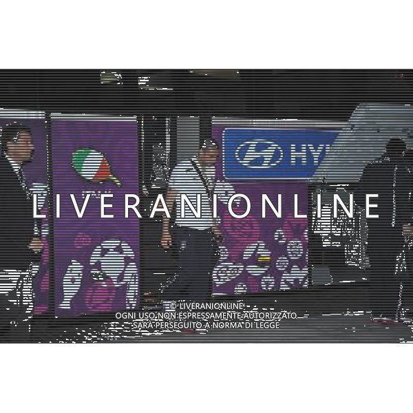 GDANSK 10.06.2012 REPREZENTACJA WLOCH PRZYJECHALA NA LOTNISKO W GDANSKU PO MECZU Z HISZPANIA W RAMACH EURO2012 NA LOTNISKU PO PRZEJSCIU ZA BRAMKE GIANLUIGI BUFFON ZOSTAL PRZESZUKANY N Z THIAGO MOTTA MARCIN GADOMSKI/NEWSPIX.PL GDANSK 10.06.2012 THE ITALIAN NATIONAL TEAM CAME TO THE AIRPORT IN GDANSK AFTER THE MATCH WITH SPAIN --- Newspix.pl ITALIA CALCIO DI RITORNO IN AEREOPORTO DOPO LA SFIDA CON LA SPAGNA *** Local Caption *** .