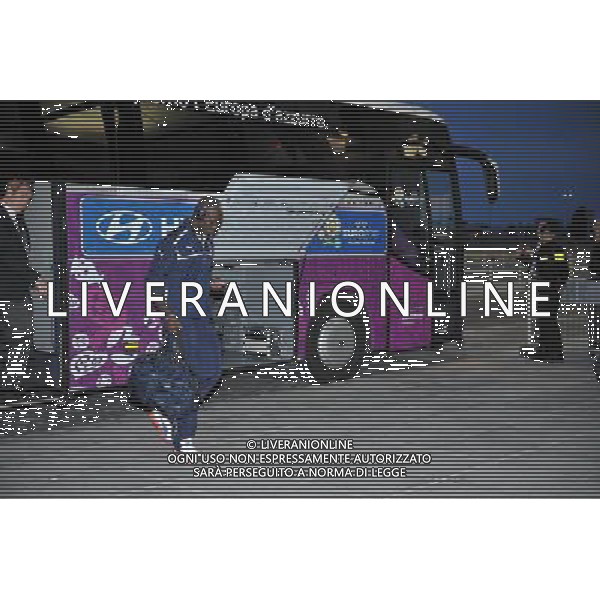 GDANSK 10.06.2012 REPREZENTACJA WLOCH PRZYJECHALA NA LOTNISKO W GDANSKU PO MECZU Z HISZPANIA W RAMACH EURO2012 NA LOTNISKU PO PRZEJSCIU ZA BRAMKE GIANLUIGI BUFFON ZOSTAL PRZESZUKANY N Z MARIO BALOTELLI MARCIN GADOMSKI/NEWSPIX.PL GDANSK 10.06.2012 THE ITALIAN NATIONAL TEAM CAME TO THE AIRPORT IN GDANSK AFTER THE MATCH WITH SPAIN --- Newspix.pl ITALIA CALCIO DI RITORNO IN AEREOPORTO DOPO LA SFIDA CON LA SPAGNA *** Local Caption *** .