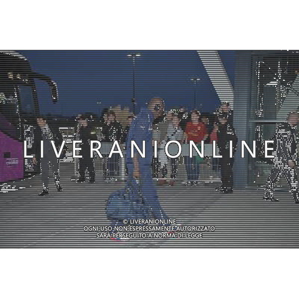 GDANSK 10.06.2012 REPREZENTACJA WLOCH PRZYJECHALA NA LOTNISKO W GDANSKU PO MECZU Z HISZPANIA W RAMACH EURO2012 NA LOTNISKU PO PRZEJSCIU ZA BRAMKE GIANLUIGI BUFFON ZOSTAL PRZESZUKANY N Z MARIO BALOTELLI MARCIN GADOMSKI/NEWSPIX.PL GDANSK 10.06.2012 THE ITALIAN NATIONAL TEAM CAME TO THE AIRPORT IN GDANSK AFTER THE MATCH WITH SPAIN --- Newspix.pl ITALIA CALCIO DI RITORNO IN AEREOPORTO DOPO LA SFIDA CON LA SPAGNA *** Local Caption *** .