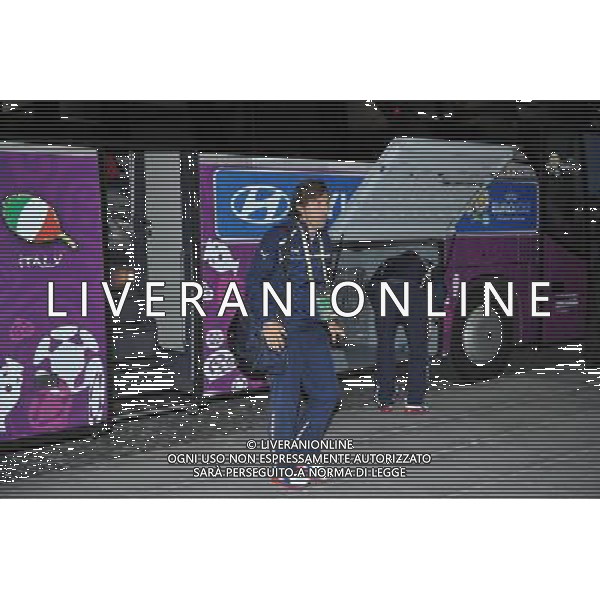 GDANSK 10.06.2012 REPREZENTACJA WLOCH PRZYJECHALA NA LOTNISKO W GDANSKU PO MECZU Z HISZPANIA W RAMACH EURO2012 NA LOTNISKU PO PRZEJSCIU ZA BRAMKE GIANLUIGI BUFFON ZOSTAL PRZESZUKANY N Z ANDREA PIRLO MARCIN GADOMSKI/NEWSPIX.PL GDANSK 10.06.2012 THE ITALIAN NATIONAL TEAM CAME TO THE AIRPORT IN GDANSK AFTER THE MATCH WITH SPAIN --- Newspix.pl ITALIA CALCIO DI RITORNO IN AEREOPORTO DOPO LA SFIDA CON LA SPAGNA *** Local Caption *** .