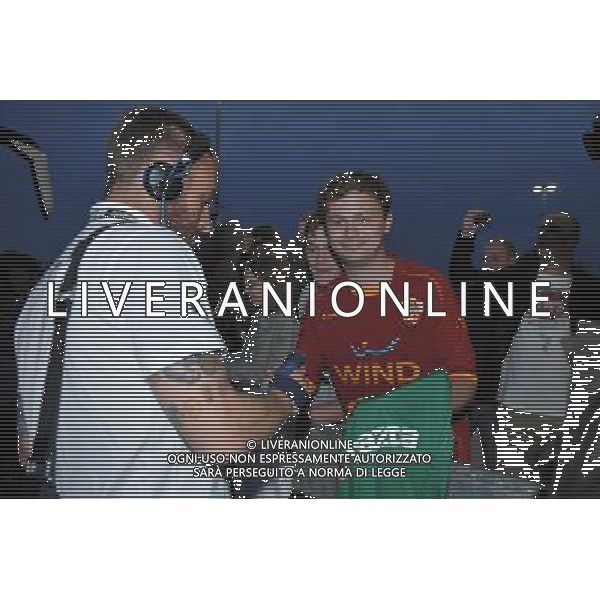 GDANSK 10.06.2012 REPREZENTACJA WLOCH PRZYJECHALA NA LOTNISKO W GDANSKU PO MECZU Z HISZPANIA W RAMACH EURO2012 NA LOTNISKU PO PRZEJSCIU ZA BRAMKE GIANLUIGI BUFFON ZOSTAL PRZESZUKANY N Z DANIELE DE ROSSI MARCIN GADOMSKI/NEWSPIX.PL GDANSK 10.06.2012 THE ITALIAN NATIONAL TEAM CAME TO THE AIRPORT IN GDANSK AFTER THE MATCH WITH SPAIN --- Newspix.pl ITALIA CALCIO DI RITORNO IN AEREOPORTO DOPO LA SFIDA CON LA SPAGNA *** Local Caption *** .