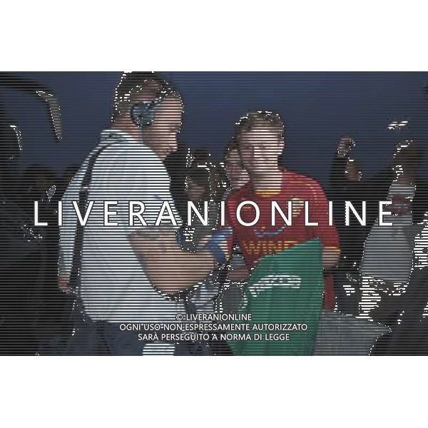 GDANSK 10.06.2012 REPREZENTACJA WLOCH PRZYJECHALA NA LOTNISKO W GDANSKU PO MECZU Z HISZPANIA W RAMACH EURO2012 NA LOTNISKU PO PRZEJSCIU ZA BRAMKE GIANLUIGI BUFFON ZOSTAL PRZESZUKANY N Z DANIELE DE ROSSI MARCIN GADOMSKI/NEWSPIX.PL GDANSK 10.06.2012 THE ITALIAN NATIONAL TEAM CAME TO THE AIRPORT IN GDANSK AFTER THE MATCH WITH SPAIN --- Newspix.pl ITALIA CALCIO DI RITORNO IN AEREOPORTO DOPO LA SFIDA CON LA SPAGNA *** Local Caption *** .