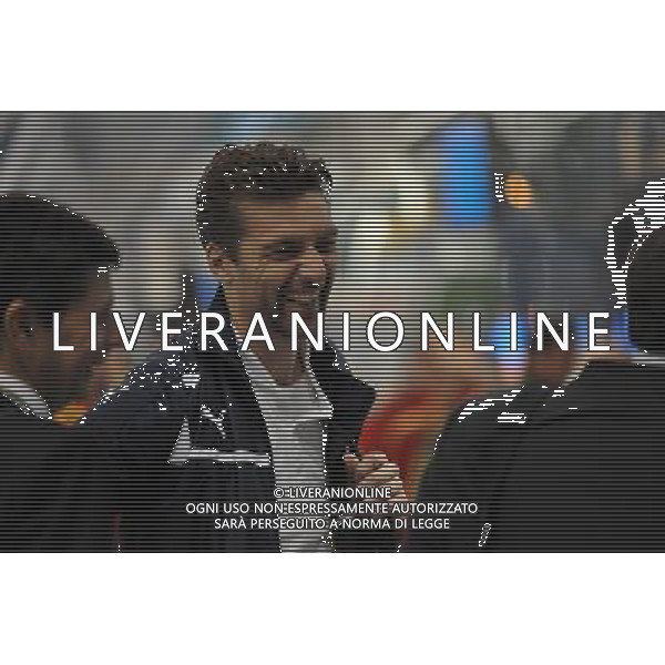 GDANSK 10.06.2012 REPREZENTACJA WLOCH PRZYJECHALA NA LOTNISKO W GDANSKU PO MECZU Z HISZPANIA W RAMACH EURO2012 NA LOTNISKU PO PRZEJSCIU ZA BRAMKE GIANLUIGI BUFFON ZOSTAL PRZESZUKANY N Z ANTONIO DI NATALE MARCIN GADOMSKI/NEWSPIX.PL GDANSK 10.06.2012 THE ITALIAN NATIONAL TEAM CAME TO THE AIRPORT IN GDANSK AFTER THE MATCH WITH SPAIN --- Newspix.pl ITALIA CALCIO DI RITORNO IN AEROPORTO DOPO LA SFIDA CON LA SPAGNA *** Local Caption *** .