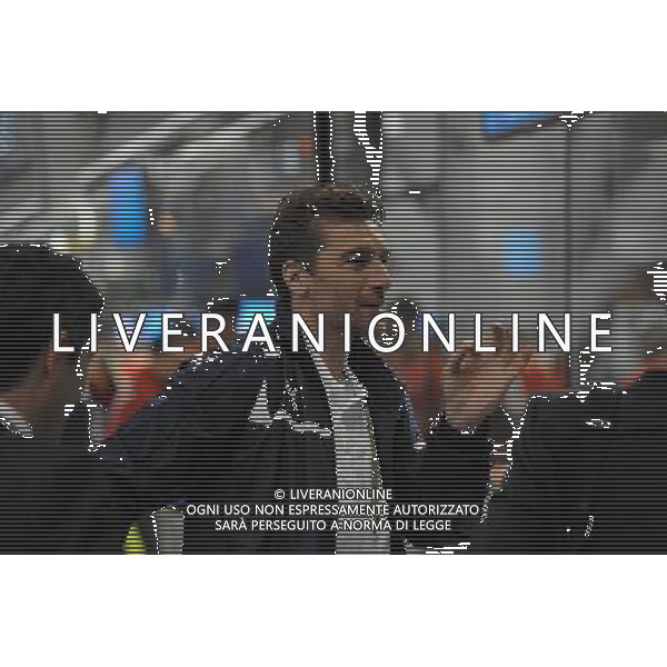 GDANSK 10.06.2012 REPREZENTACJA WLOCH PRZYJECHALA NA LOTNISKO W GDANSKU PO MECZU Z HISZPANIA W RAMACH EURO2012 NA LOTNISKU PO PRZEJSCIU ZA BRAMKE GIANLUIGI BUFFON ZOSTAL PRZESZUKANY N Z ANTONIO DI NATALE MARCIN GADOMSKI/NEWSPIX.PL GDANSK 10.06.2012 THE ITALIAN NATIONAL TEAM CAME TO THE AIRPORT IN GDANSK AFTER THE MATCH WITH SPAIN --- Newspix.pl ITALIA CALCIO DI RITORNO IN AEREOPORTO DOPO LA SFIDA CON LA SPAGNA *** Local Caption *** .