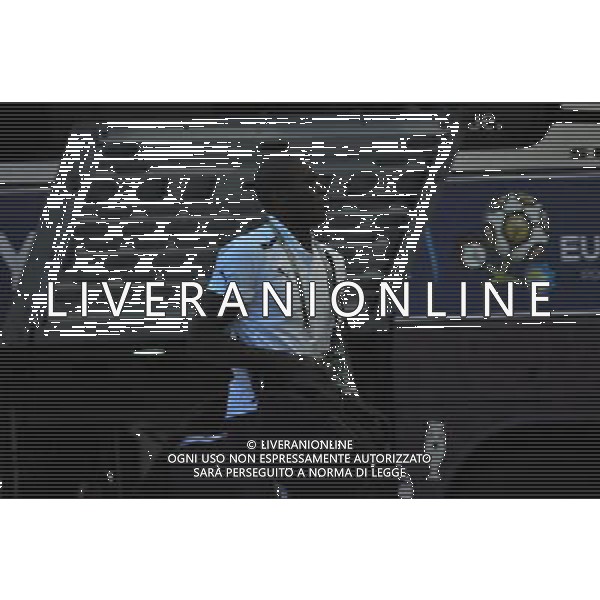 GDANSK 10.06.2012 REPREZENTACJA WLOCH PRZYJECHALA NA LOTNISKO W GDANSKU PO MECZU Z HISZPANIA W RAMACH EURO2012 NA LOTNISKU PO PRZEJSCIU ZA BRAMKE GIANLUIGI BUFFON ZOSTAL PRZESZUKANY N Z EMANUELE GIACCHERINI MARCIN GADOMSKI/NEWSPIX.PL GDANSK 10.06.2012 THE ITALIAN NATIONAL TEAM CAME TO THE AIRPORT IN GDANSK AFTER THE MATCH WITH SPAIN --- Newspix.pl ITALIA CALCIO DI RITORNO IN AEROPORTO DOPO LA SFIDA CON LA SPAGNA *** Local Caption *** .