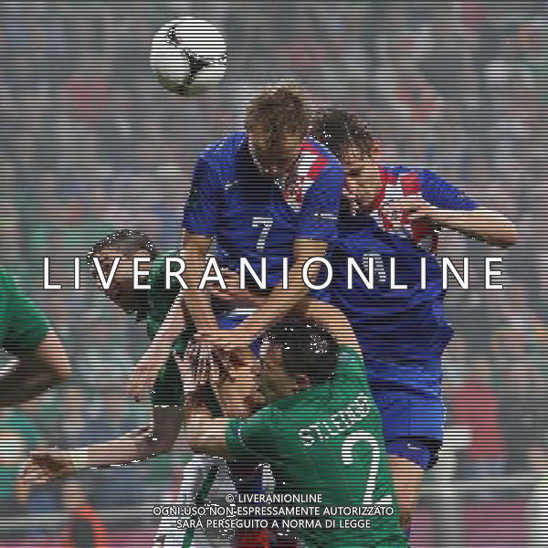 10.06.2012 POZNAN - STADION MIEJSKI ( POZNAN POLAND MUNICIPIAL STADIUM) PILKA NOZNA (FOOTBALL ) MISTRZOSTWA EUROPY W PILCE NOZNEJ UEFA EURO 2012 ( EUROPEAN CHAPIONSHIPS UEFA EURO 2012 ) GRUPA C ( POOL C ) MECZ IRLANDIA - CHORWACJA ( GAME REPUBLIC OF IRELAND - CROATIA) NZ/: OD LEWEJ KEWIN DOYLE (IRL) 7- IVAN RAKITIC , 9- NIKICA JELAVIC (CRO) 2- SEAN ST LEDGER (IRL) FOTO JAKUB PIASECKI/CYFRASPORT/NEWSPIX.PL --- Newspix.pl irlanda croazia -AG ALDO LIVERANI SAS - ITALY ONLY - *** Local Caption *** .