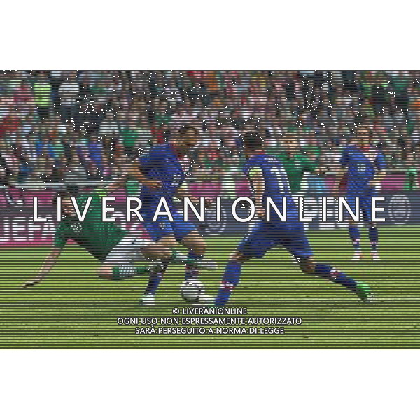 10.06.2012 POZNAN - STADION MIEJSKI ( POZNAN POLAND MUNICIPIAL STADIUM) PILKA NOZNA (FOOTBALL ) MISTRZOSTWA EUROPY W PILCE NOZNEJ UEFA EURO 2012 ( EUROPEAN CHAPIONSHIPS UEFA EURO 2012 ) GRUPA C ( POOL C ) MECZ IRLANDIA - CHORWACJA ( GAME REPUBLIC OF IRELAND - CROATIA) NZ/: ROBBIE KEANE (L) (IRL) , GORDON SCHILDENFELD (S) DARIJO SRNA (CRO) FAUL FOTO JAKUB PIASECKI/CYFRASPORT/NEWSPIX.PL --- Newspix.pl irlanda croazia -AG ALDO LIVERANI SAS - ITALY ONLY - *** Local Caption *** .